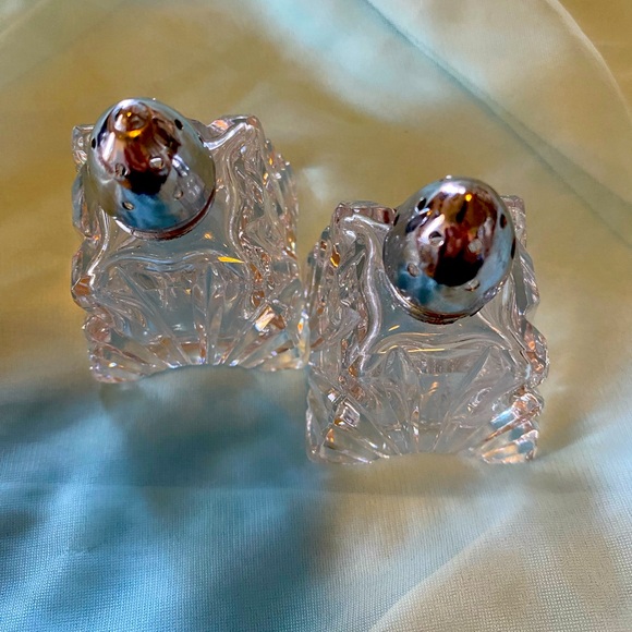 CRYSTAL SALT AND PEPPER SHAKER - Picture 2 of 7